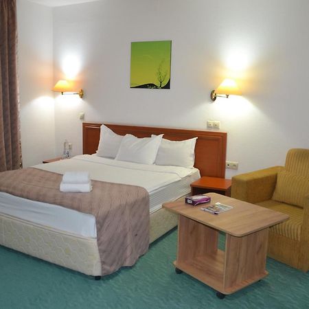 Tengri Hotel Atyraū Esterno foto