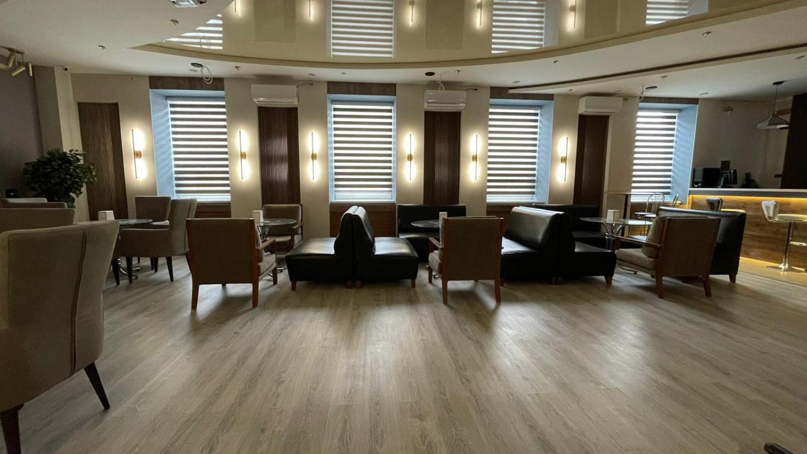 Tengri Hotel Atyraū Esterno foto