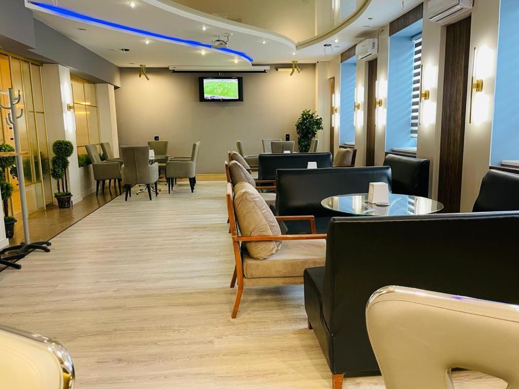 Tengri Hotel Atyraū Esterno foto