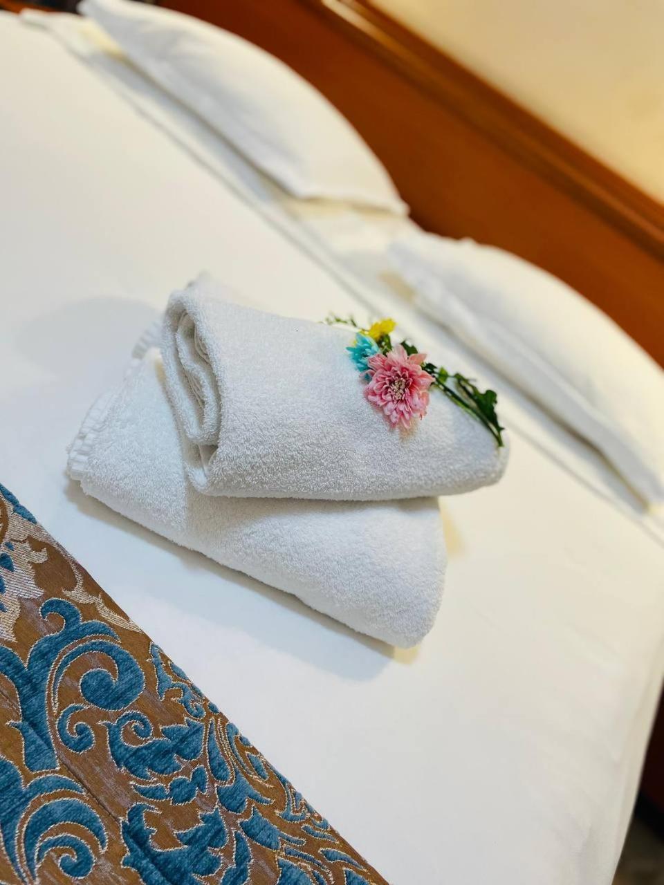 Tengri Hotel Atyraū Esterno foto