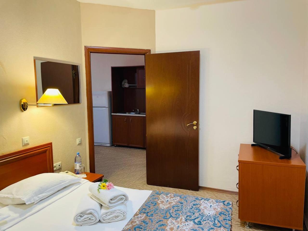 Tengri Hotel Atyraū Esterno foto