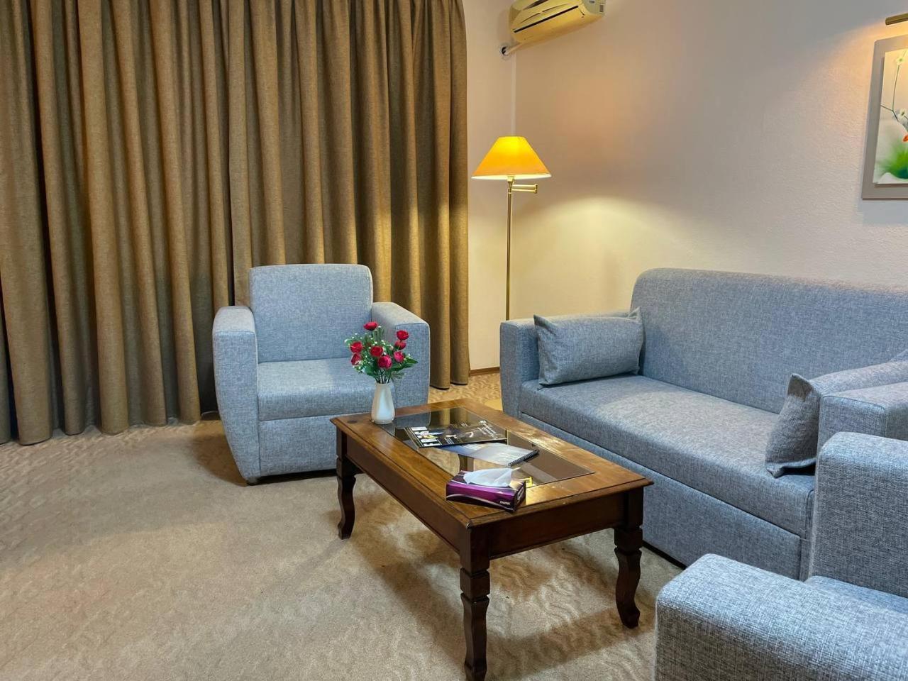 Tengri Hotel Atyraū Esterno foto
