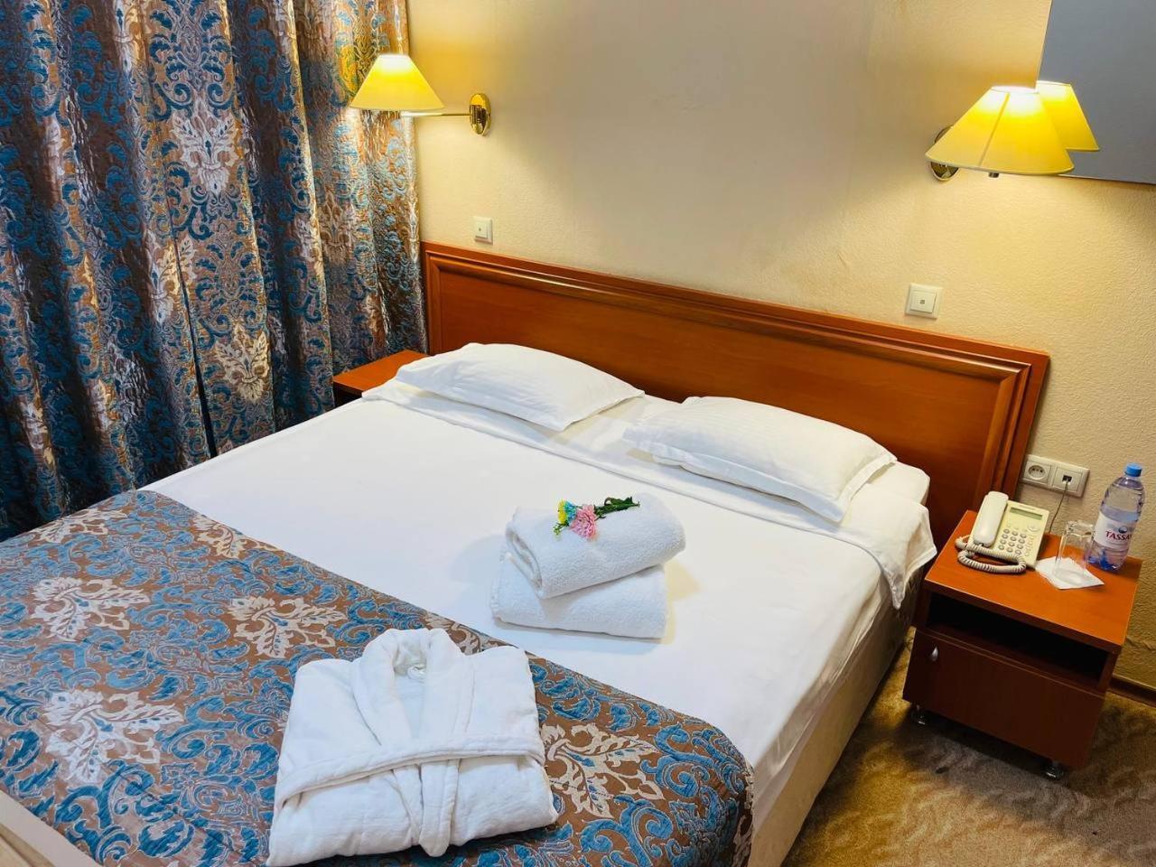 Tengri Hotel Atyraū Esterno foto