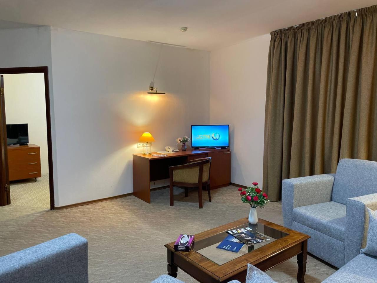 Tengri Hotel Atyraū Esterno foto