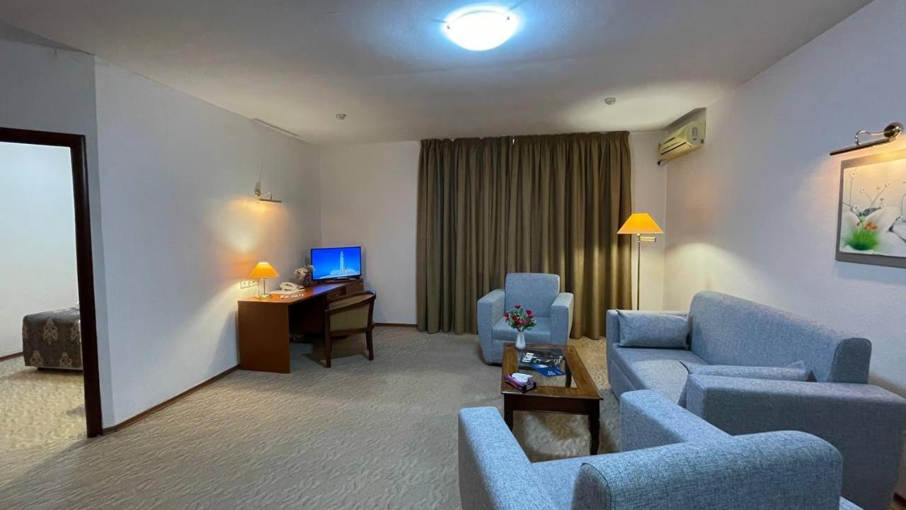 Tengri Hotel Atyraū Esterno foto