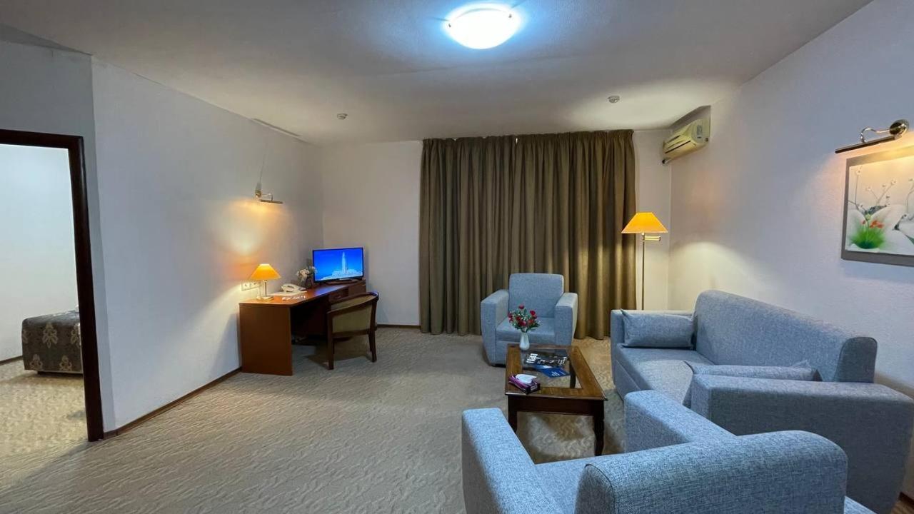 Tengri Hotel Atyraū Esterno foto