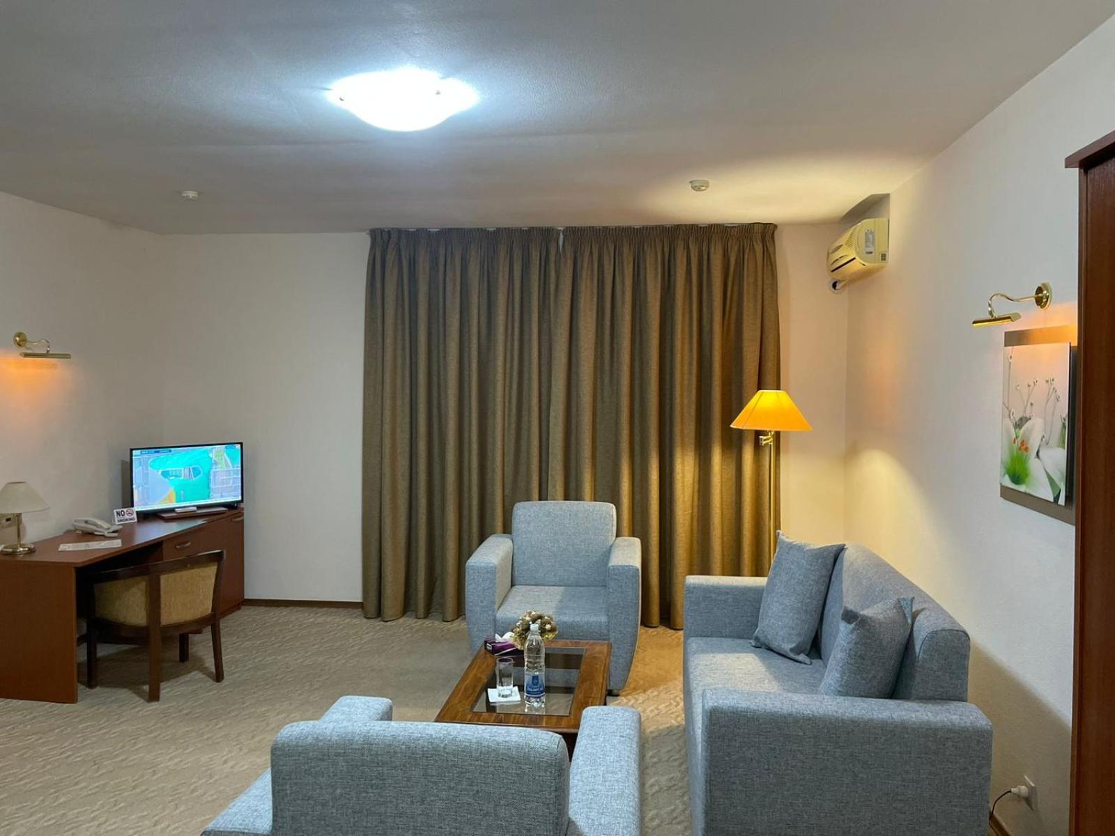 Tengri Hotel Atyraū Esterno foto